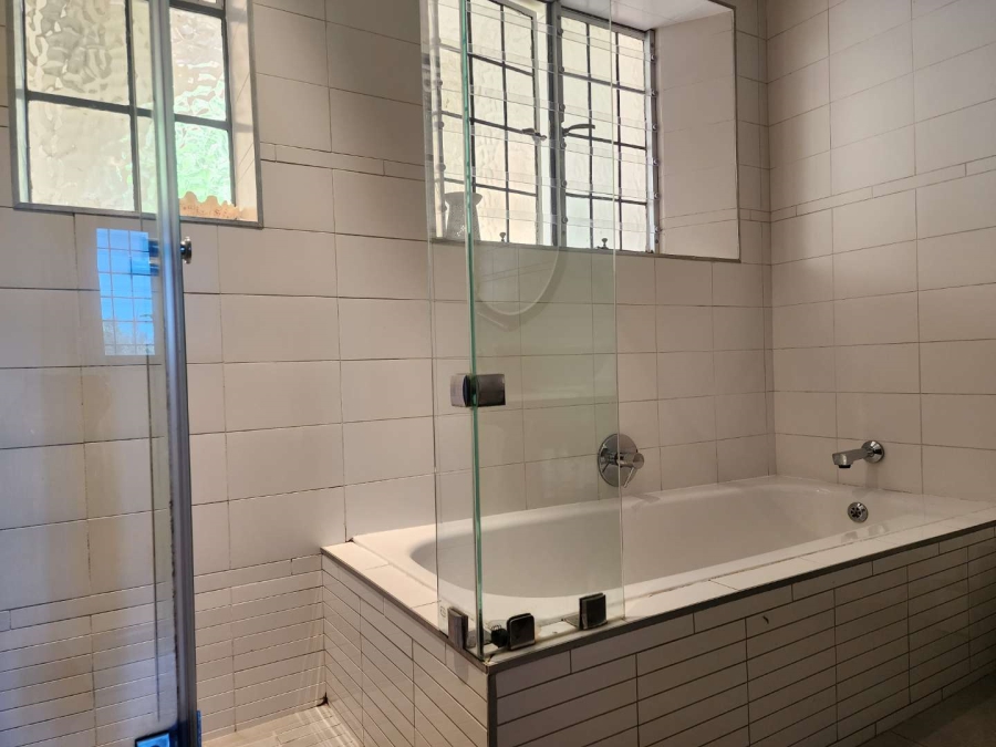 2 Bedroom Property for Sale in Sea Point Western Cape